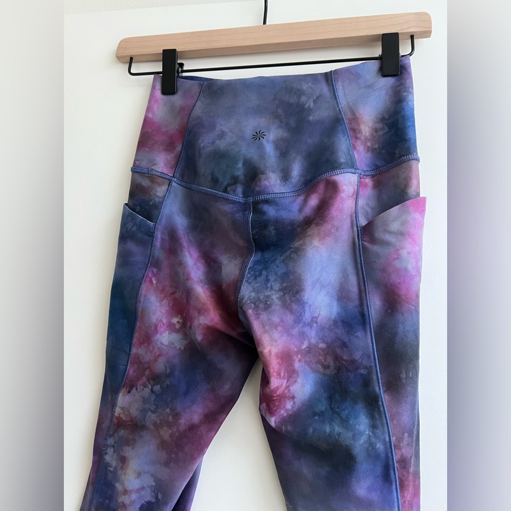 Athleta leggings cropped salutation stash pocket